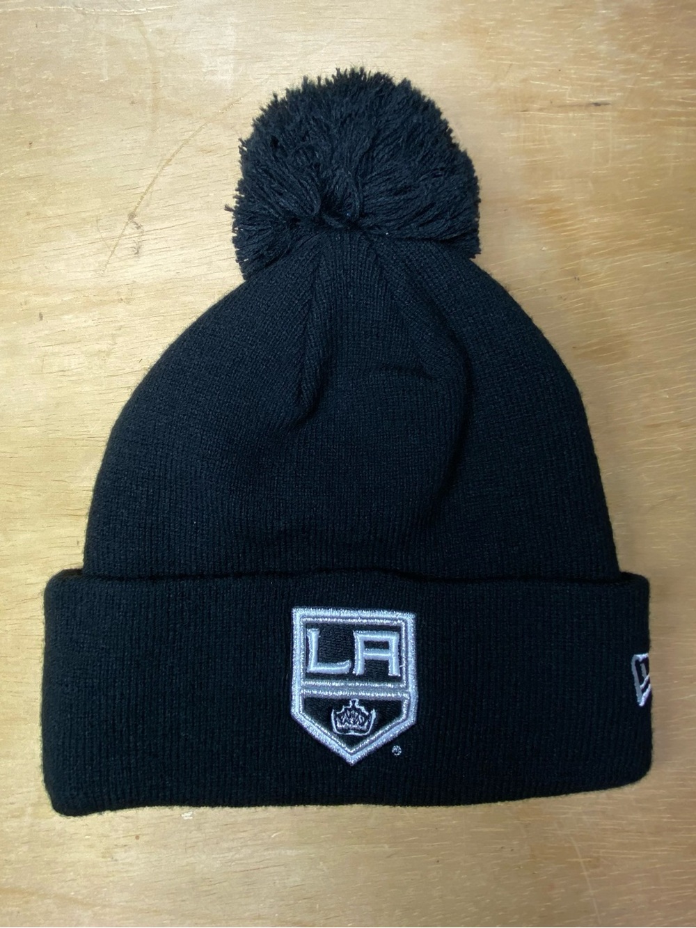 New Era LA Kings Cuffed Pom Pom Beanie Hat - Black/Silver